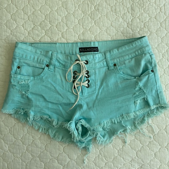 Billabong Shorts - Picture 1 of 3
